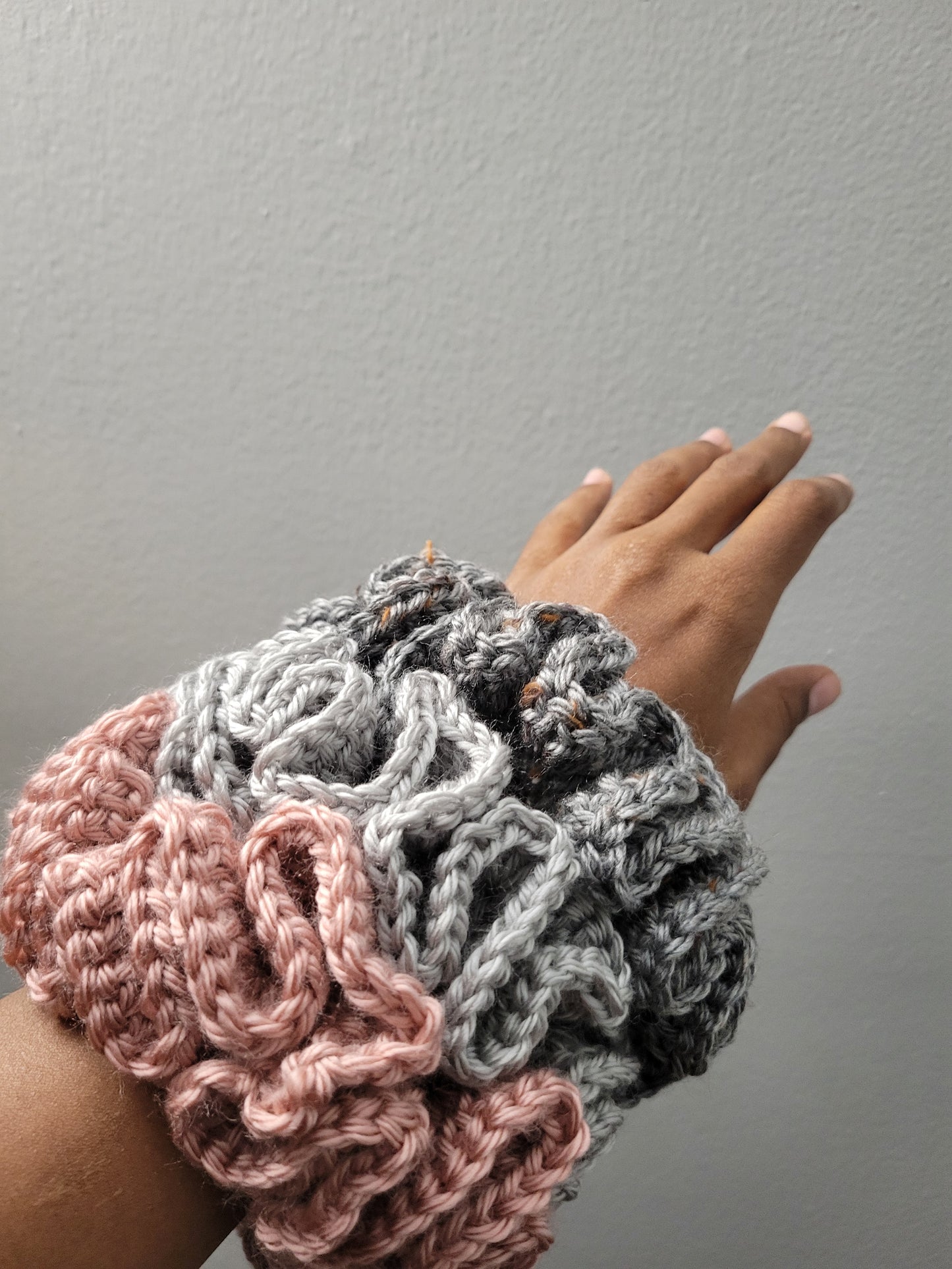 Custom/Personalized 1-2 Row Crochet Scrunchie, Ruffle Scrunchie, Handmade Scrunchie, Ponytail Holders.