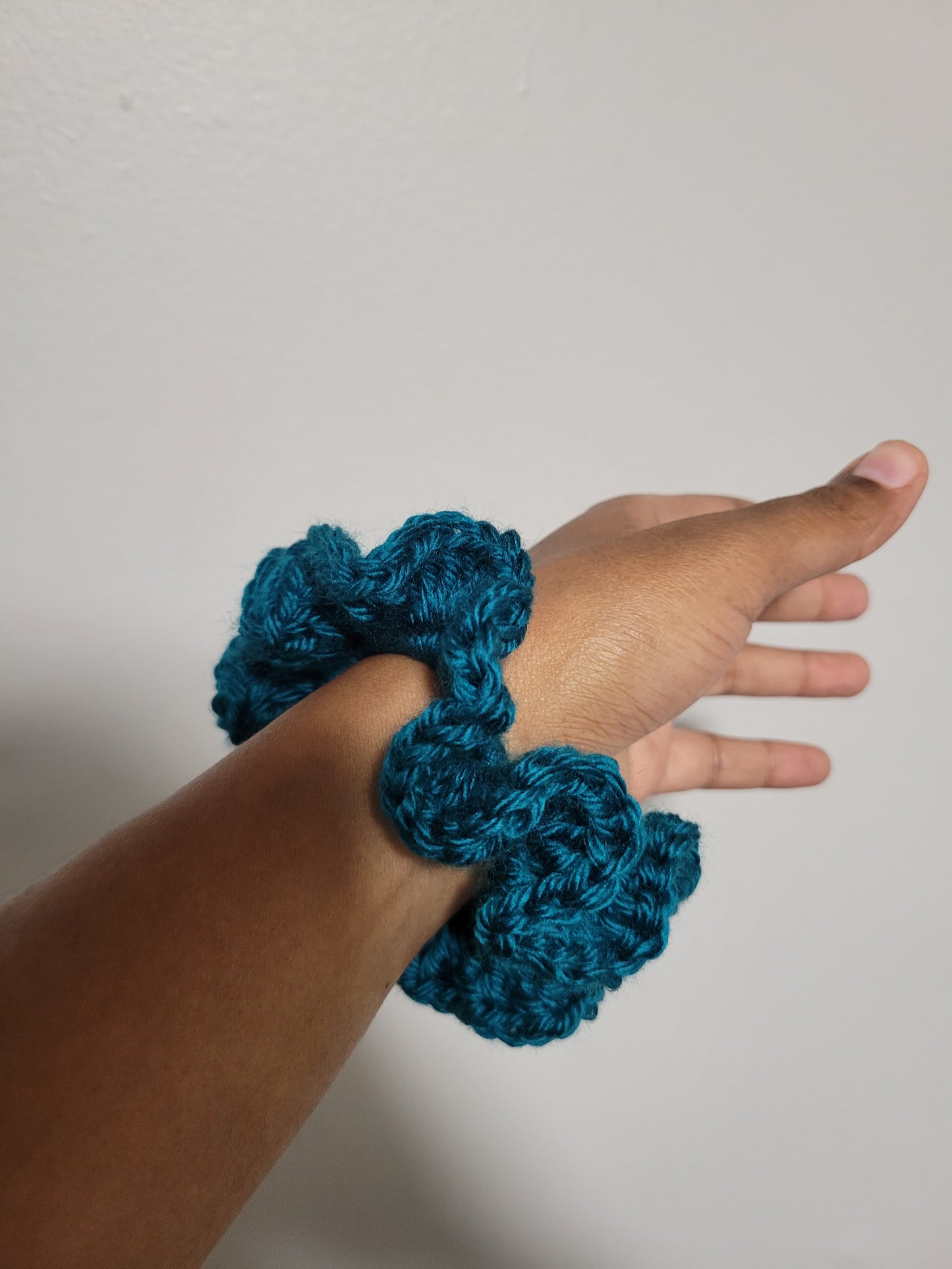 Custom/Personalized 1-2 Row Crochet Scrunchie, Ruffle Scrunchie, Handmade Scrunchie, Ponytail Holders.