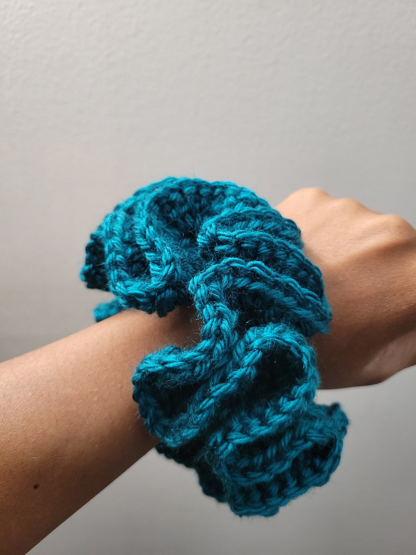 Custom/Personalized 1-2 Row Crochet Scrunchie, Ruffle Scrunchie, Handmade Scrunchie, Ponytail Holders.