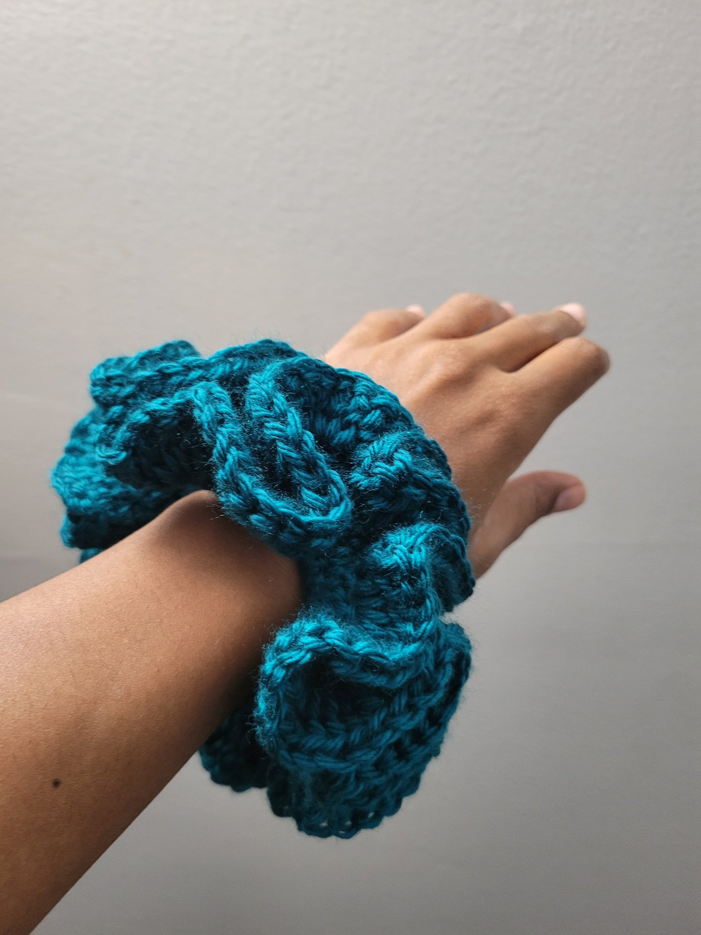 Custom/Personalized 1-2 Row Crochet Scrunchie, Ruffle Scrunchie, Handmade Scrunchie, Ponytail Holders.