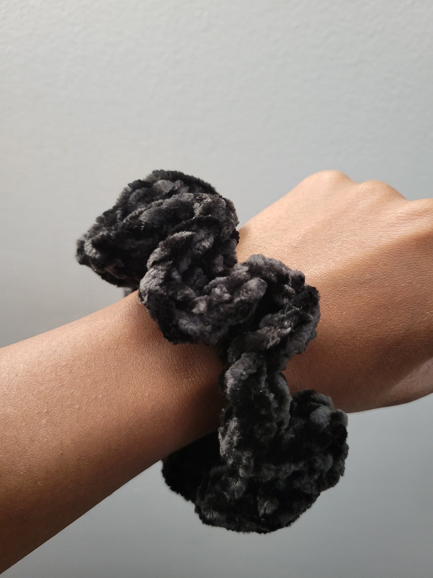 Custom/Personalized 1-2 Row Crochet Scrunchie, Ruffle Scrunchie, Handmade Scrunchie, Ponytail Holders.