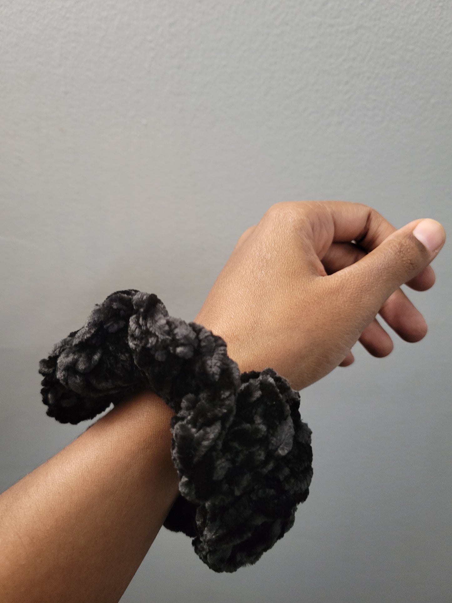 Custom/Personalized 1-2 Row Crochet Scrunchie, Ruffle Scrunchie, Handmade Scrunchie, Ponytail Holders.